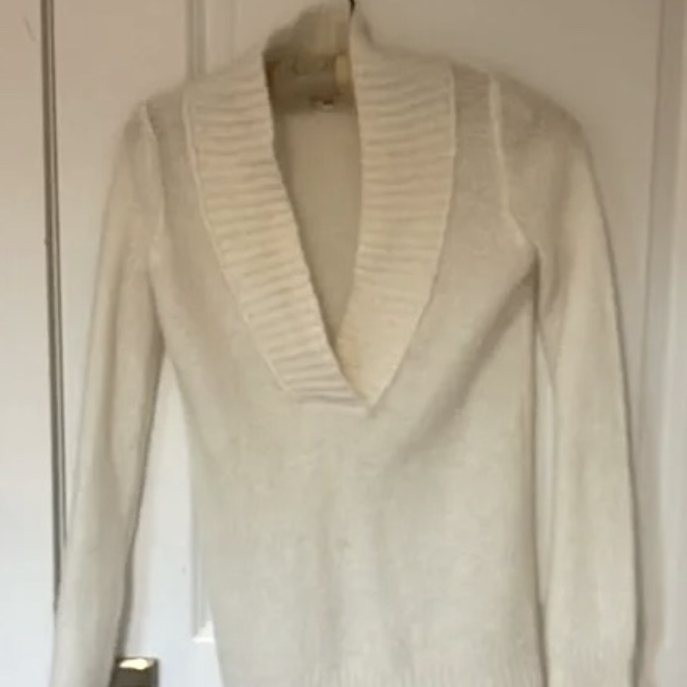 J Crew Hip Length Ivory V Neck Sweater XS